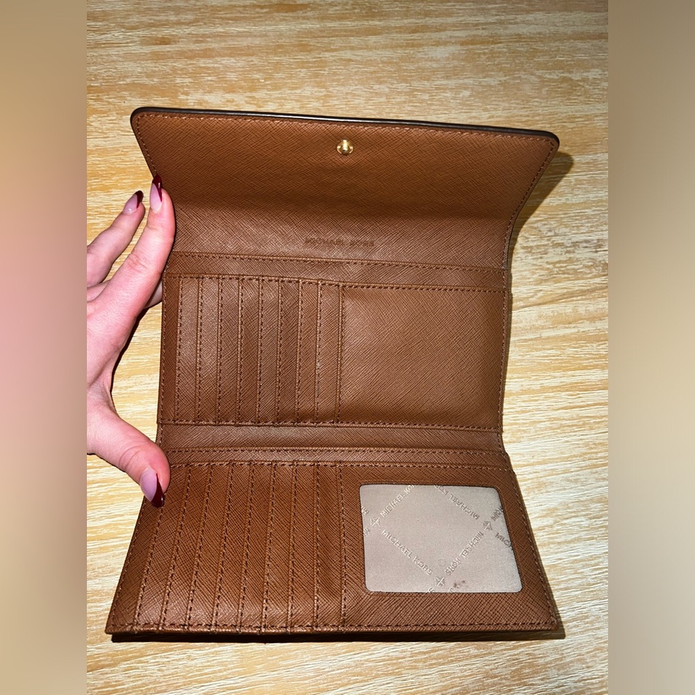 Michael Kors Wallet - Picture 7 of 8
